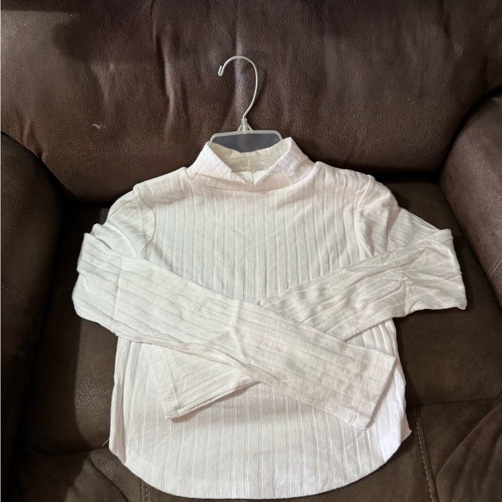 White Ribbed Turtleneck Top - Picture 4 of 4